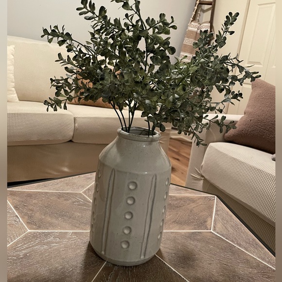 light gray/tan vase - Picture 1 of 4